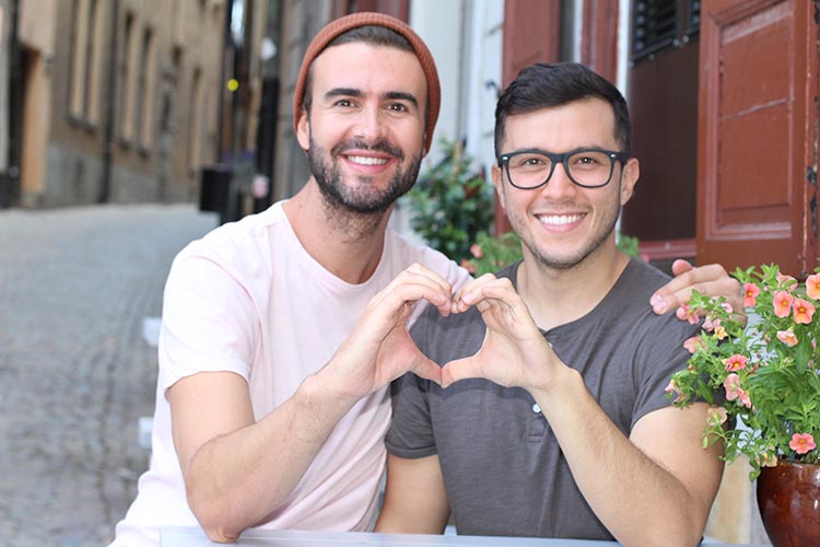Rencontre gay à Bordeaux en terrasse